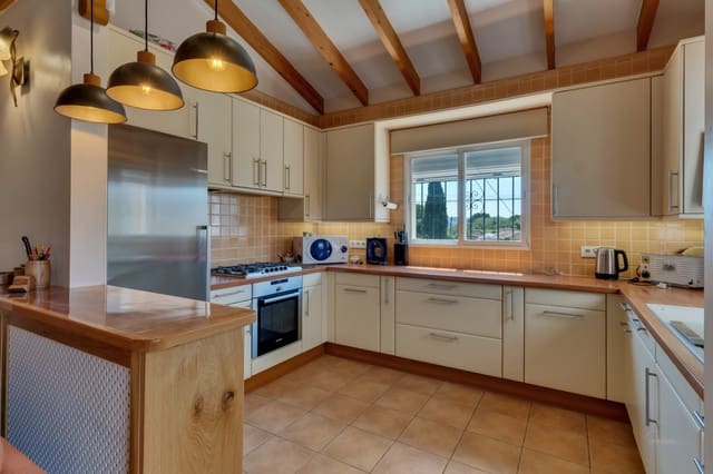 4 bedroom Villa for sale in Jalón / Xaló with garage - € 595,000 (Ref: 9449279)