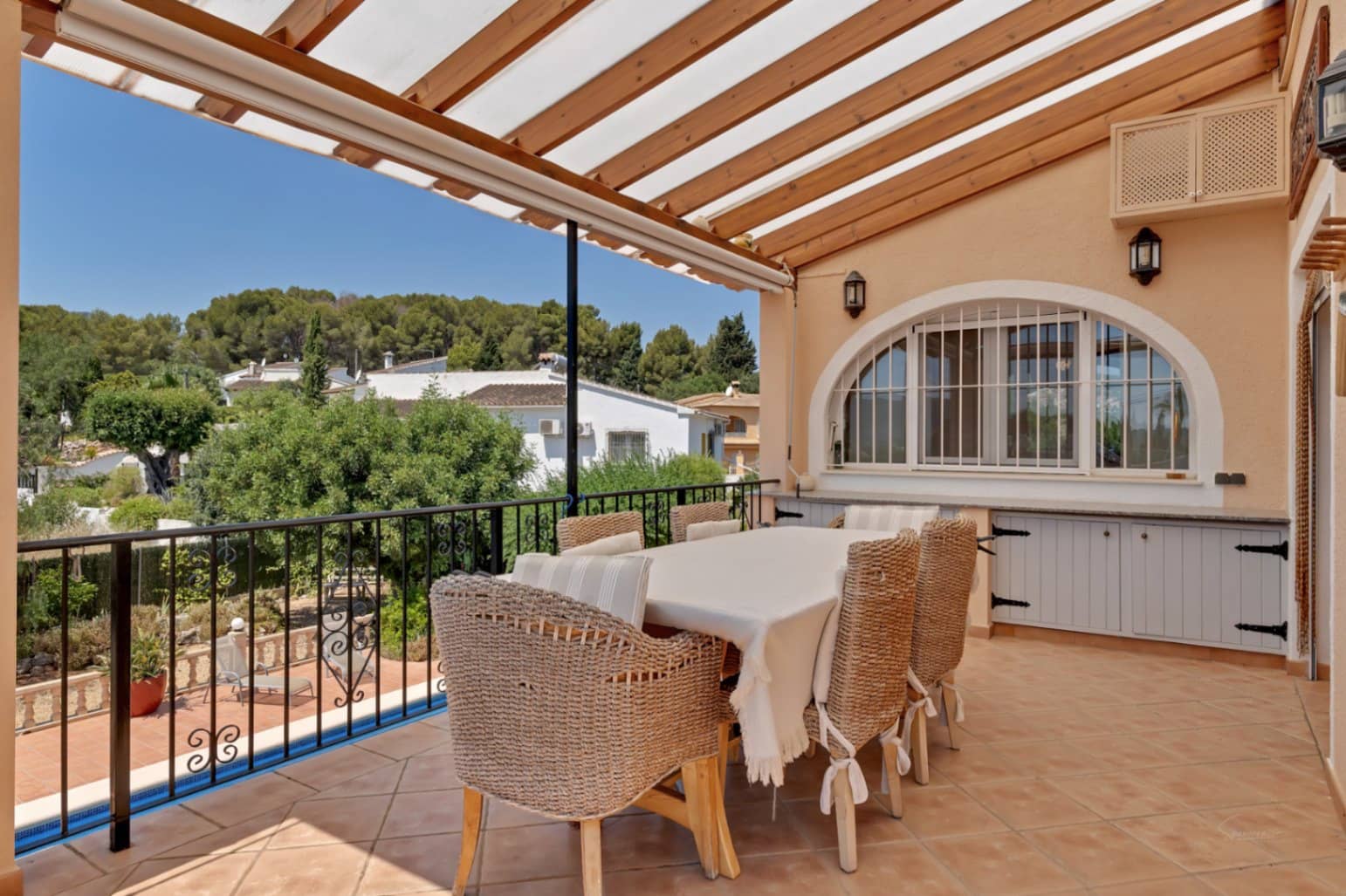 4 bedroom Villa for sale in Jalon / Xalo with garage - € 595,000 (Ref: 9449279)