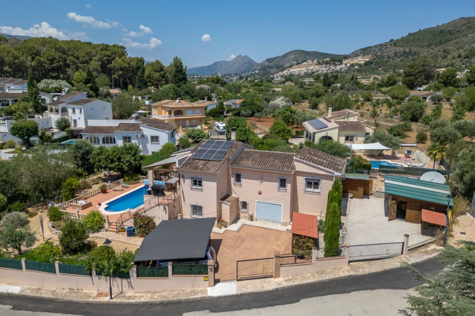 4 bedroom Villa for sale in Jalon / Xalo with garage - € 595,000 (Ref: 9449279)