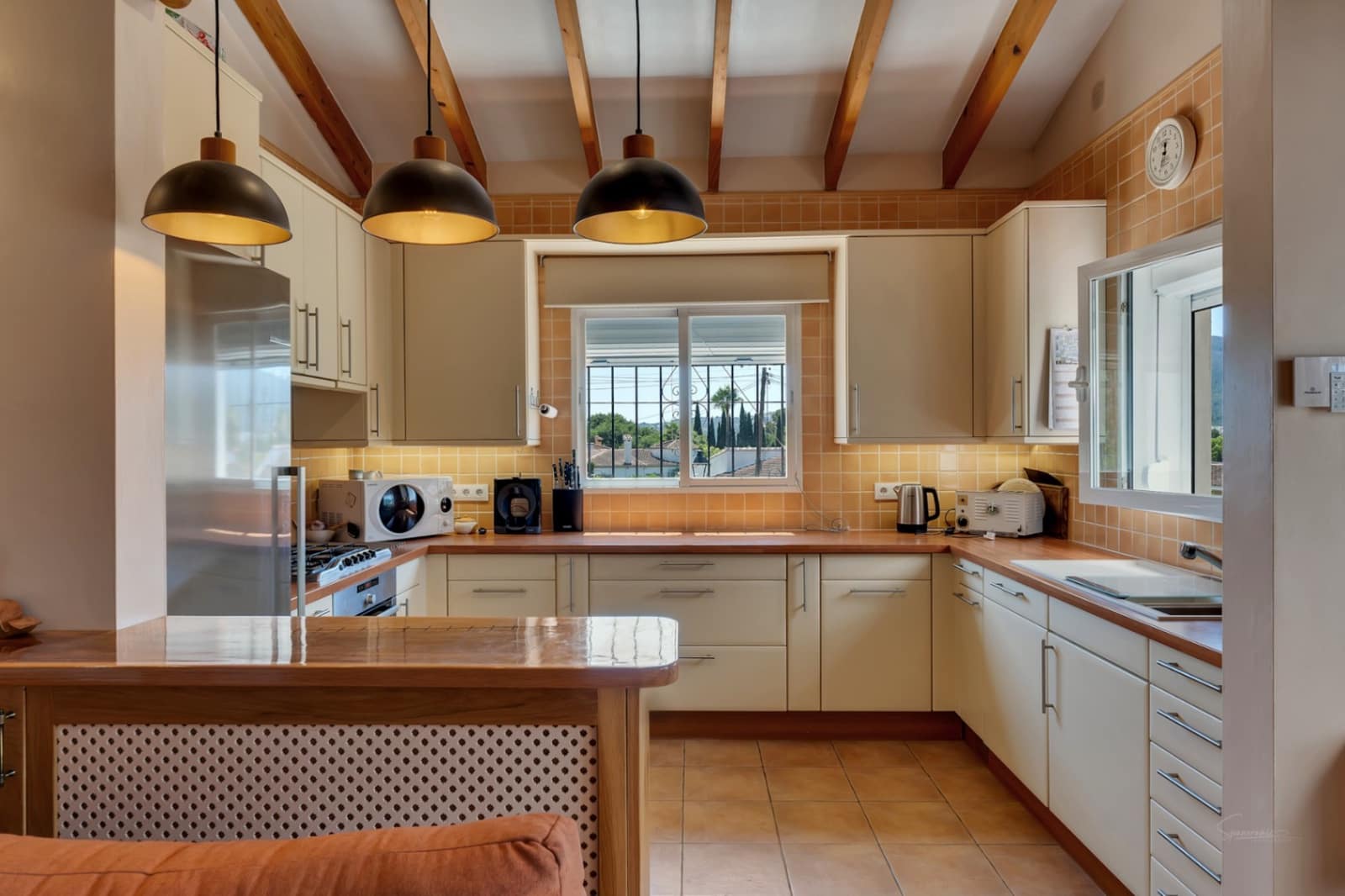 4 bedroom Villa for sale in Jalon / Xalo with garage - € 595,000 (Ref: 9449279)