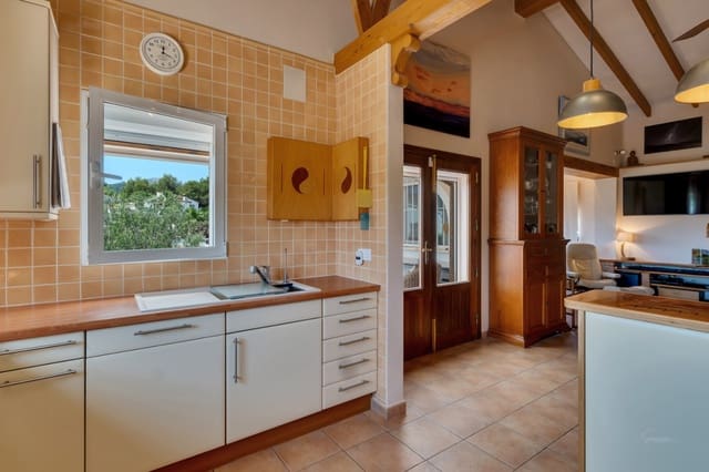 4 bedroom Villa for sale in Jalón / Xaló with garage - € 595,000 (Ref: 9449279)