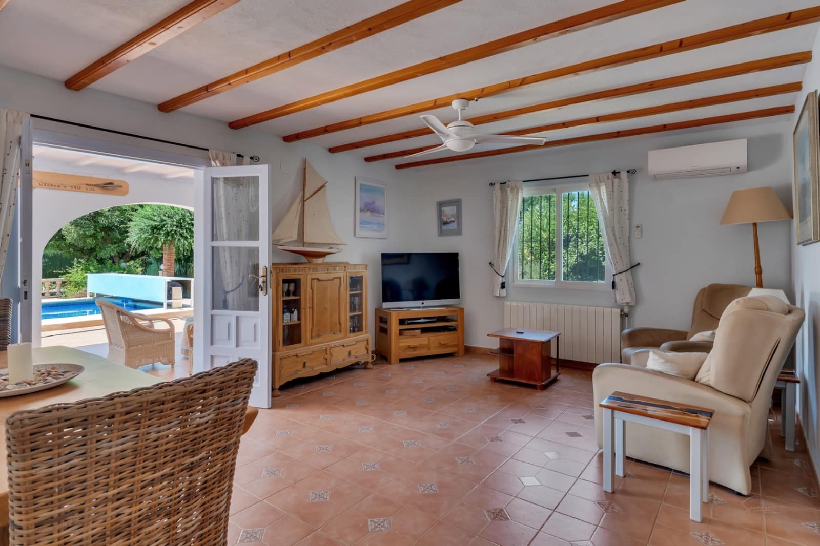 4 bedroom Villa for sale in Jalon / Xalo with garage - € 595,000 (Ref: 9449279)