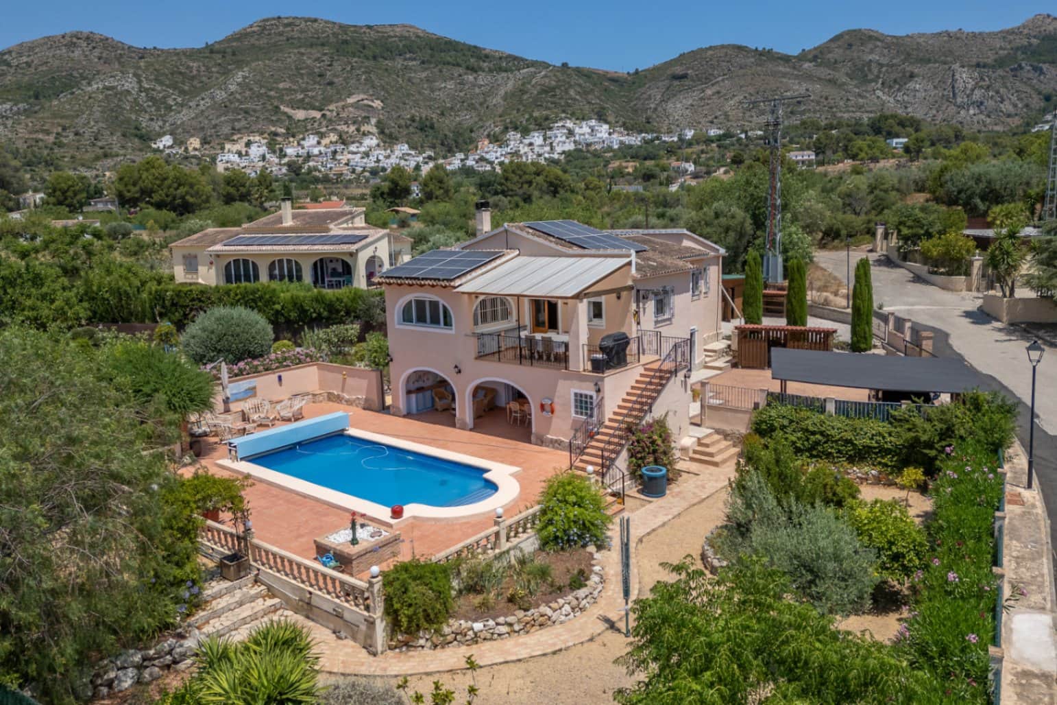 4 bedroom Villa for sale in Jalon / Xalo with garage - € 595,000 (Ref: 9449279)
