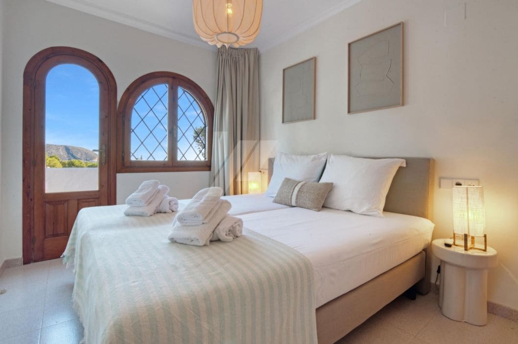 2 soverom Villa til salgs i Moraira med svømmebasseng garasje - € 695 000 (Ref: 9449281)