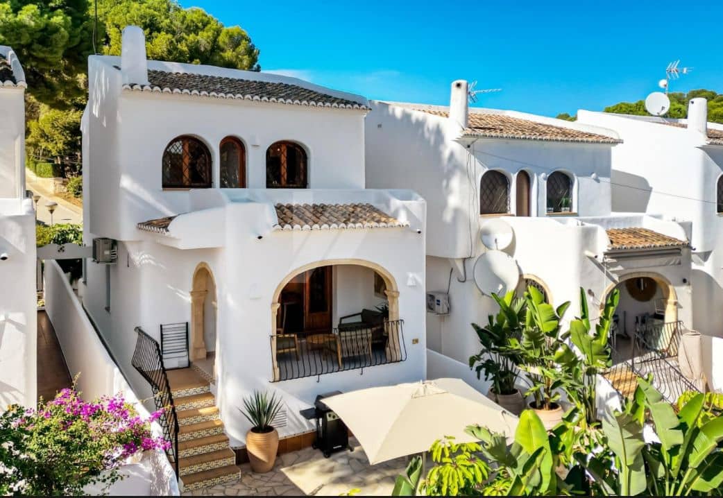 2 soverom Villa til salgs i Moraira med svømmebasseng garasje - € 695 000 (Ref: 9449281)