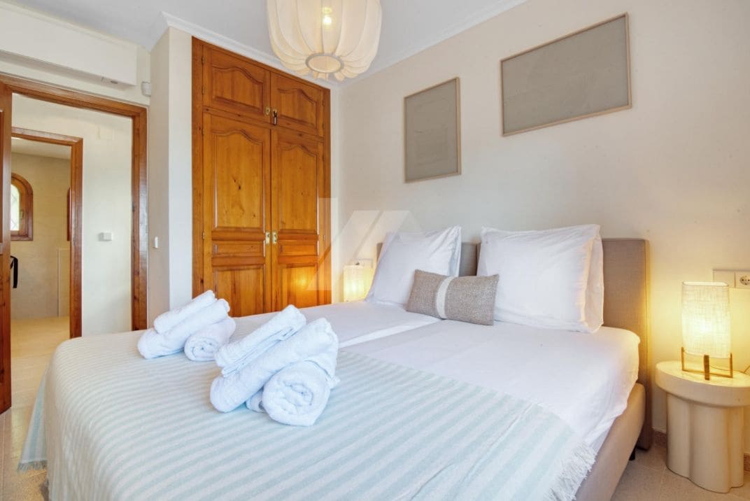 2 soverom Villa til salgs i Moraira med svømmebasseng garasje - € 695 000 (Ref: 9449281)