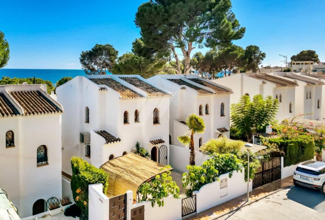 2 soverom Villa til salgs i Moraira med svømmebasseng garasje - € 695 000 (Ref: 9449281)