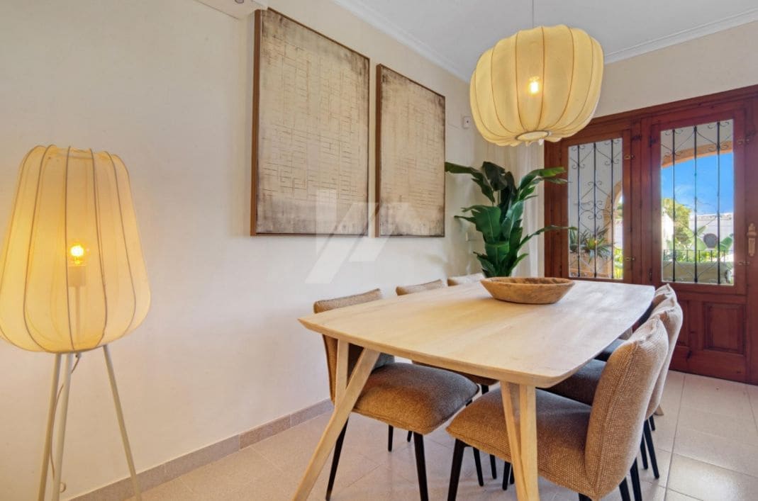 2 soverom Villa til salgs i Moraira med svømmebasseng garasje - € 695 000 (Ref: 9449281)