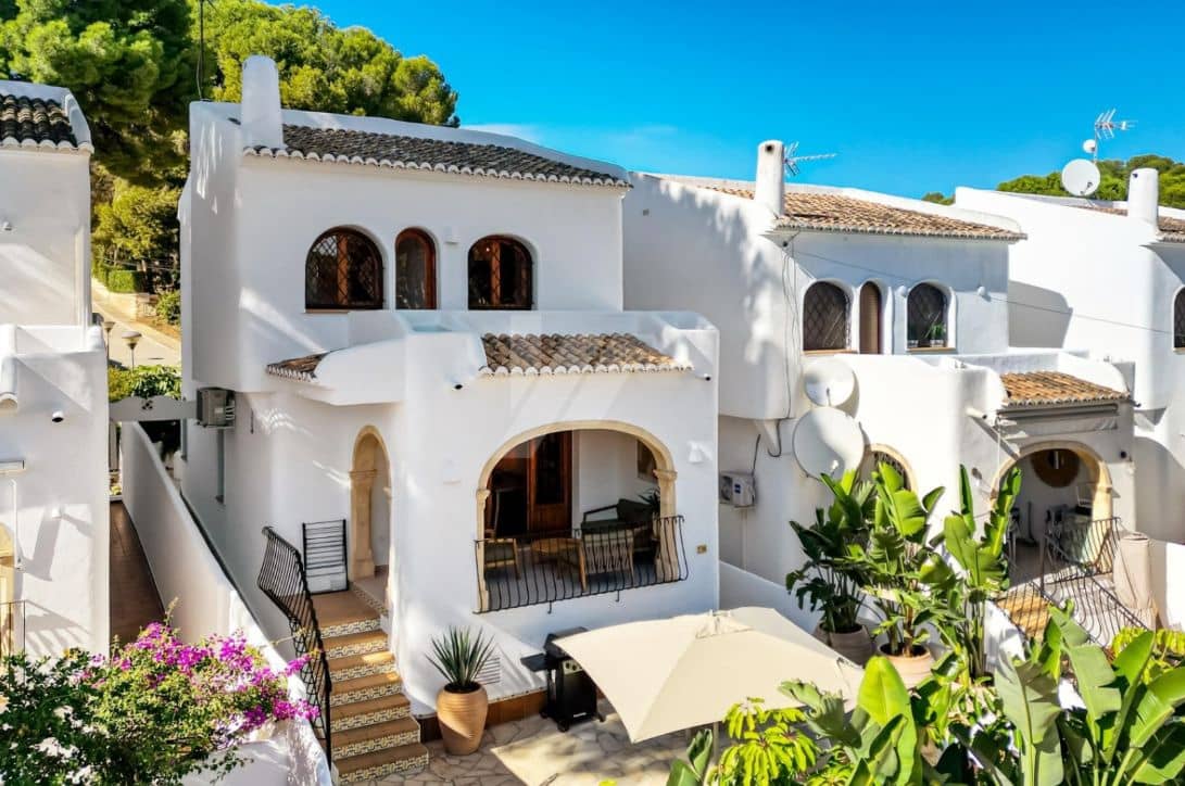 2 soverom Villa til salgs i Moraira med svømmebasseng garasje - € 695 000 (Ref: 9449281)