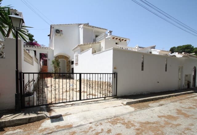 5 soverom Rekkehus til salgs i Moraira, Teulada-Moraira med svømmebasseng - € 380 000 (Ref: 9449284)