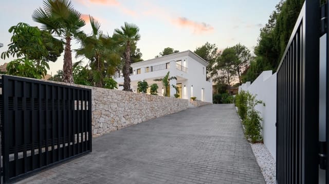 4 soveværelse Villa til salg i Moraira, Teulada-Moraira med garage - € 2.850.000 (Ref: 9950742)