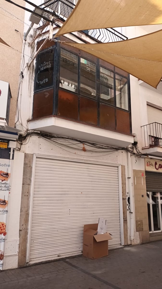 Commercieel te koop in L'Estartit - € 155.000 (Ref: 10094230)