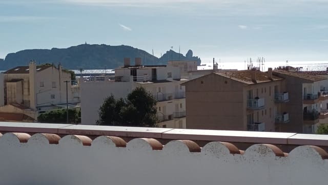 4 slaapkamer Appartement te koop in L'Estartit, Torroella de Montgrí met zwembad garage - € 425.000 (Ref: 10108936)