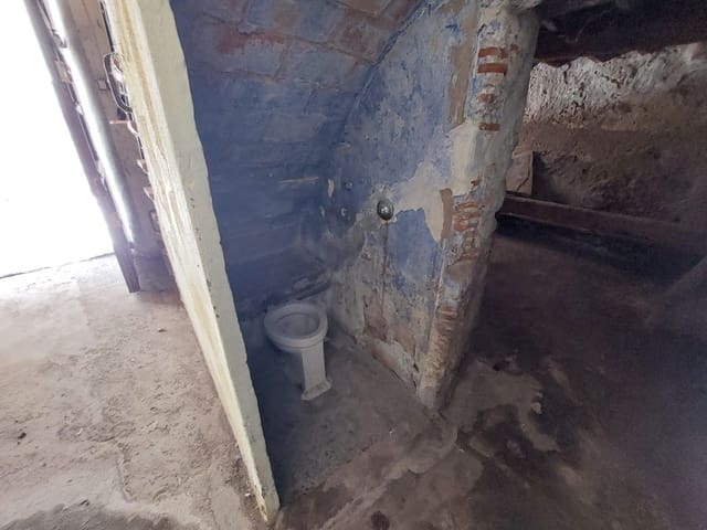 10 bedroom Villa for sale in Torroella de Montgrí - € 220,000 (Ref: 4884557)