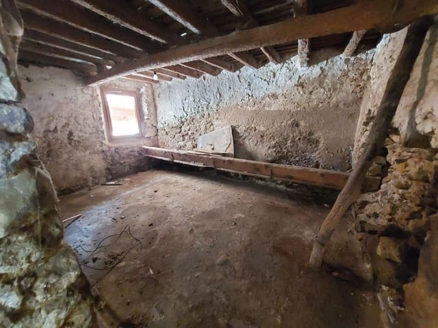 10 bedroom Villa for sale in Torroella de Montgrí - € 220,000 (Ref: 4884557)