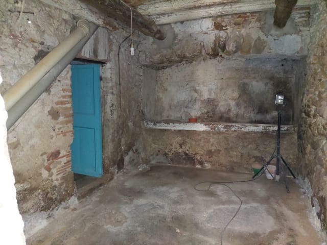 10 bedroom Villa for sale in Torroella de Montgrí - € 220,000 (Ref: 4884557)