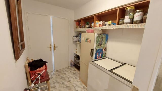 4 bedroom Villa for sale in L'Estartit, Torroella de Montgrí - € 189,000 (Ref: 6447998)