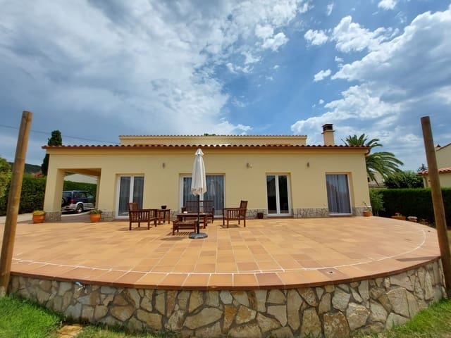 4 sypialnia Willa na sprzedaż w L'Estartit, Torroella de Montgrí z basenem garażem - 620 000 € (Ref: 7681560)