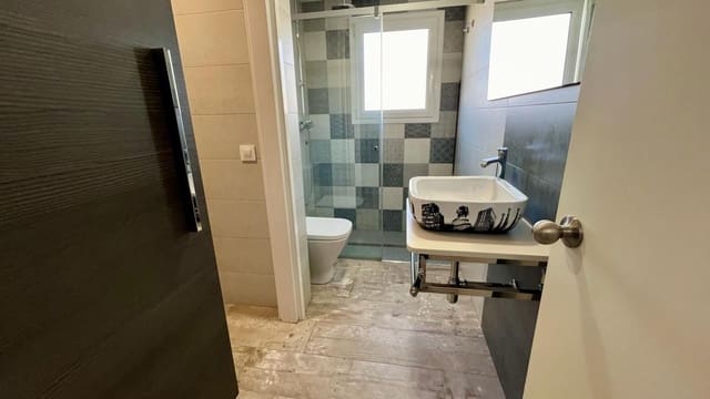 Apartamento de 2 habitaciones en L'Estartit, Torroella de Montgrí en venta con piscina garaje - 275.000 € (Ref: 8117194)
