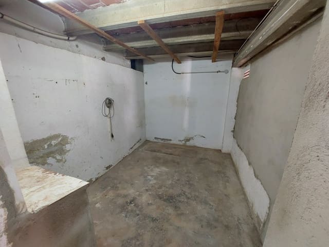 4 bedroom Villa for sale in Torroella de Montgrí with garage - € 275,000 (Ref: 9173220)