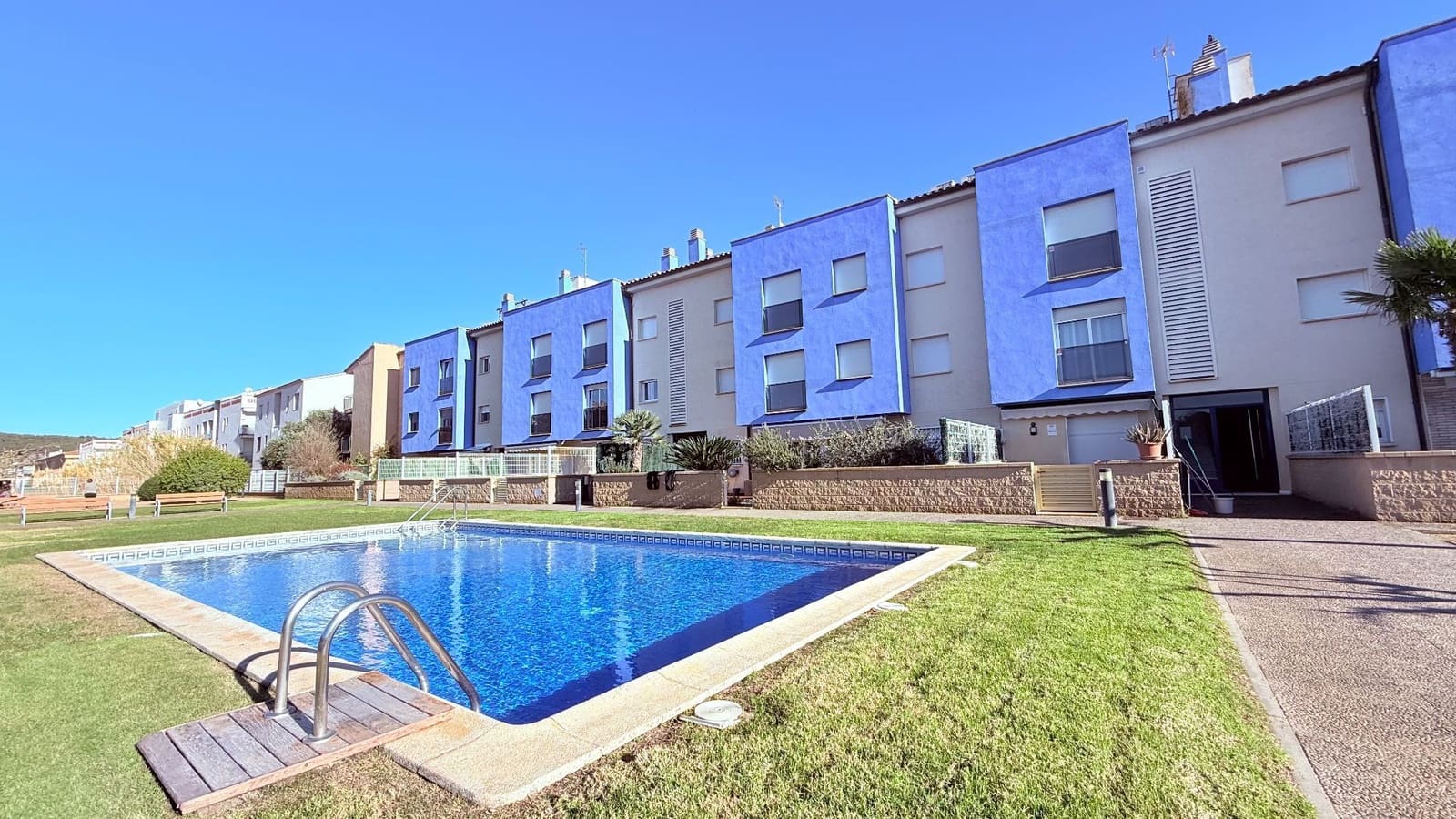 2 bedroom Apartment for sale in L'Estartit with pool garage - € 289,900 (Ref: 9530382)