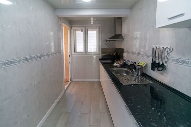 3 slaapkamer Appartement te koop in L'Estartit, Torroella de Montgrí met garage - € 220.000 (Ref: 9554633)