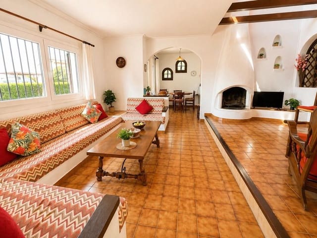 3 chambre Villa/Maison à vendre à L'Estartit, Torroella de Montgrí avec piscine garage - 375 000 € (Ref: 9815601)