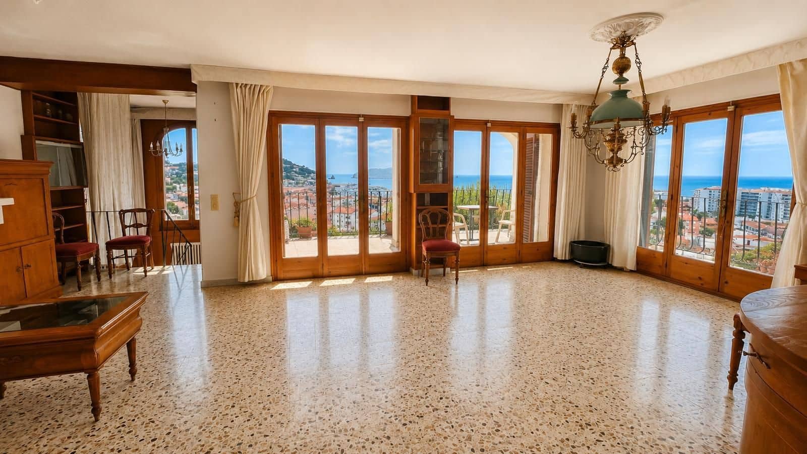 6 bedroom Villa for sale in L'Estartit with garage - € 625,000 (Ref: 9849050)