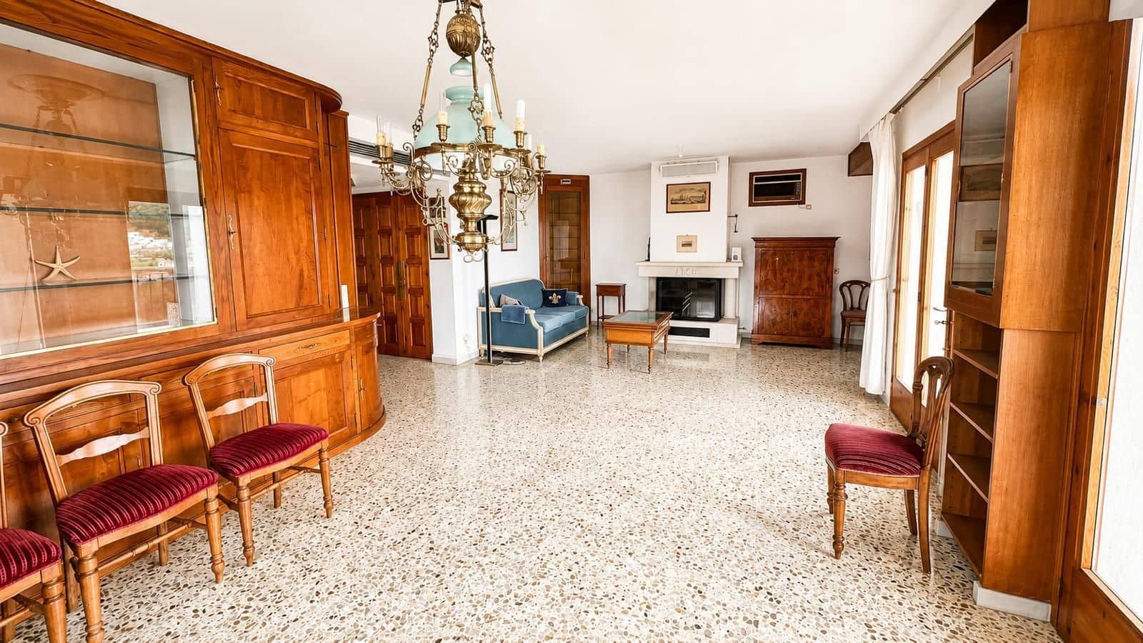 6 bedroom Villa for sale in L'Estartit with garage - € 625,000 (Ref: 9849050)