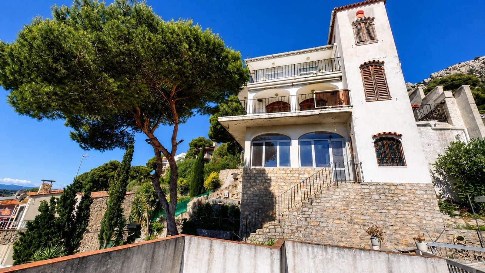 6 bedroom Villa for sale in L'Estartit with garage - € 625,000 (Ref: 9849050)