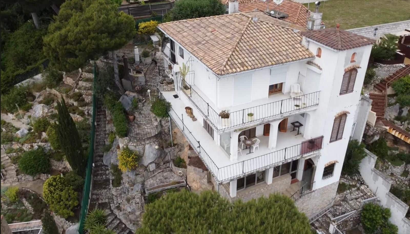 6 bedroom Villa for sale in L'Estartit with garage - € 625,000 (Ref: 9849050)