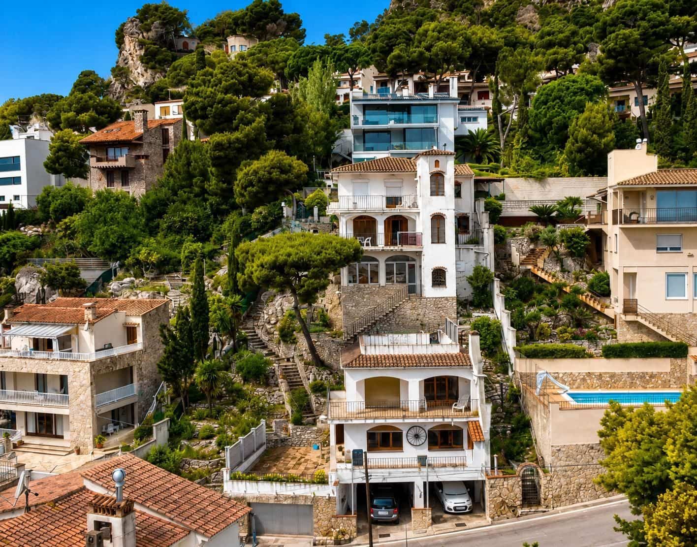 6 bedroom Villa for sale in L'Estartit with garage - € 625,000 (Ref: 9849050)