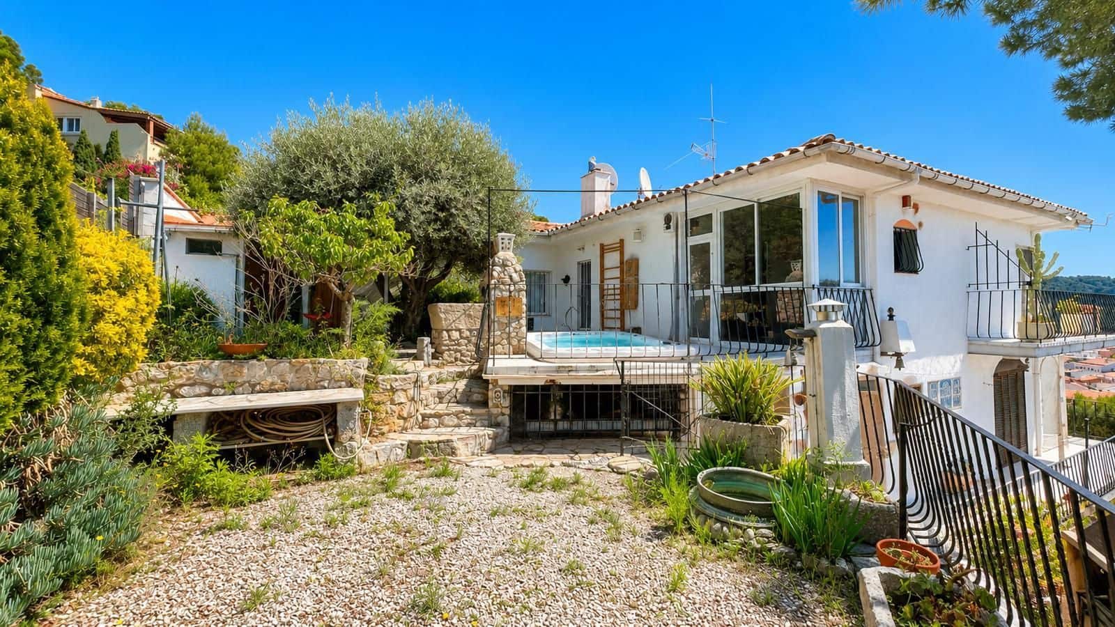 6 bedroom Villa for sale in L'Estartit with garage - € 625,000 (Ref: 9849050)