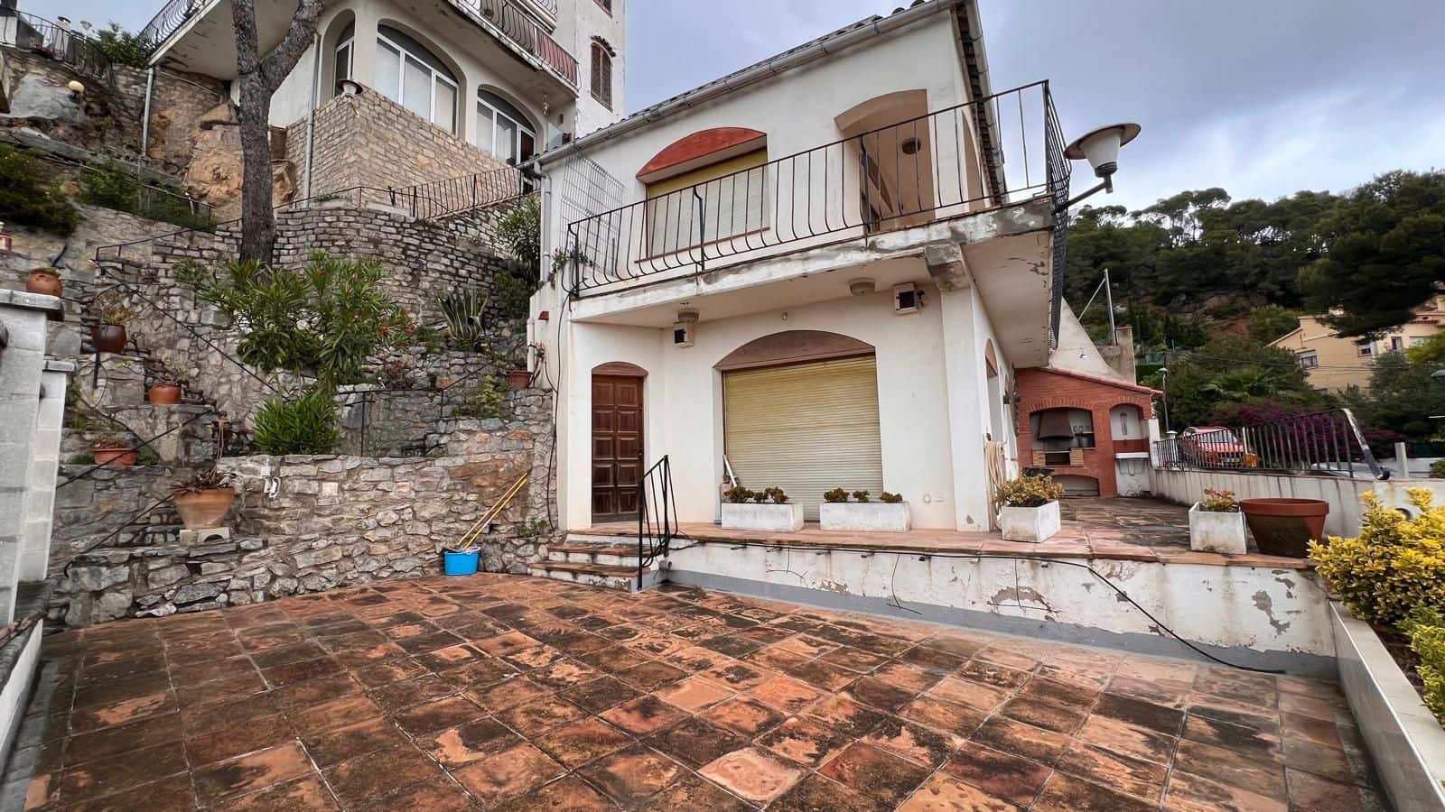 6 bedroom Villa for sale in L'Estartit with garage - € 625,000 (Ref: 9849050)