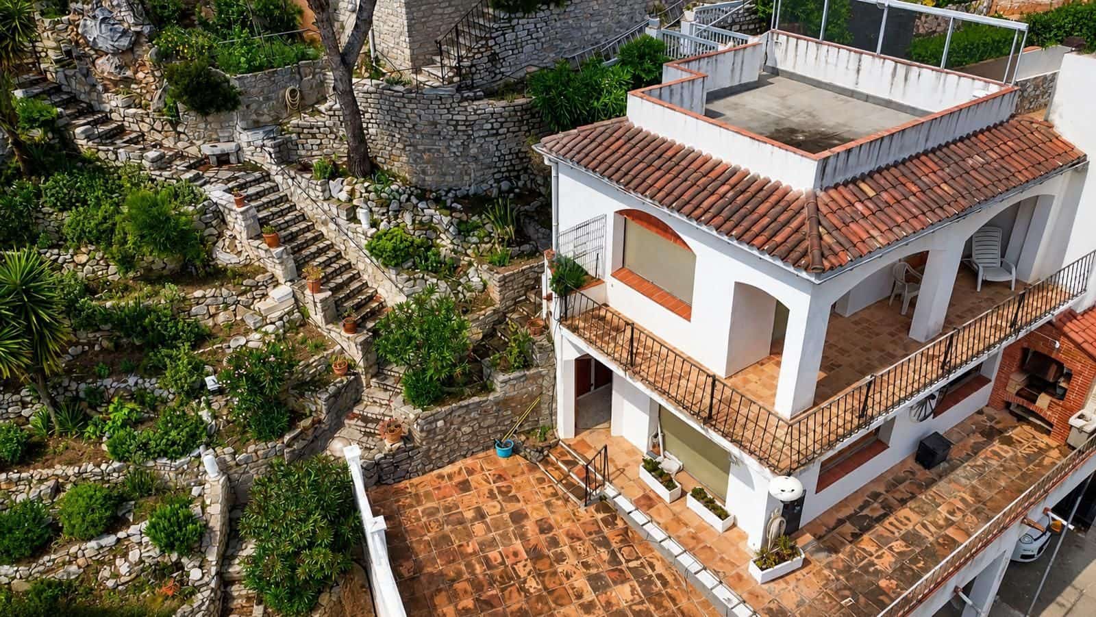 6 bedroom Villa for sale in L'Estartit with garage - € 625,000 (Ref: 9849050)