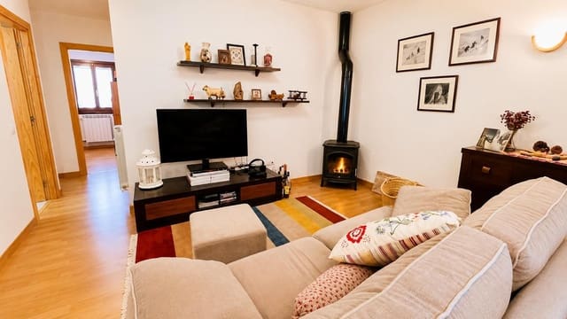 3 bedroom Apartment for sale in Laspaúles with garage - € 155,000 (Ref: 9932840)