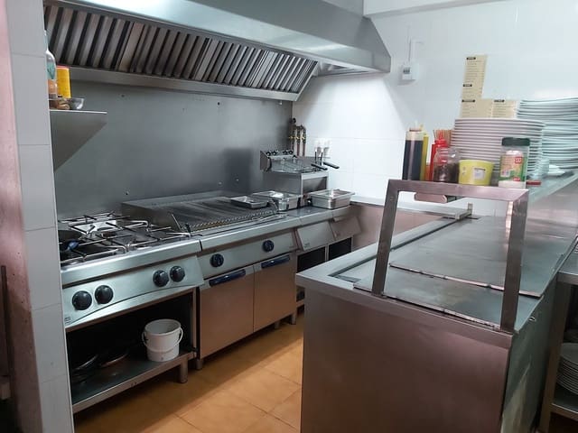 Erhverv til salg i L'Estartit, Torroella de Montgrí - € 790.000 (Ref: 9954706)