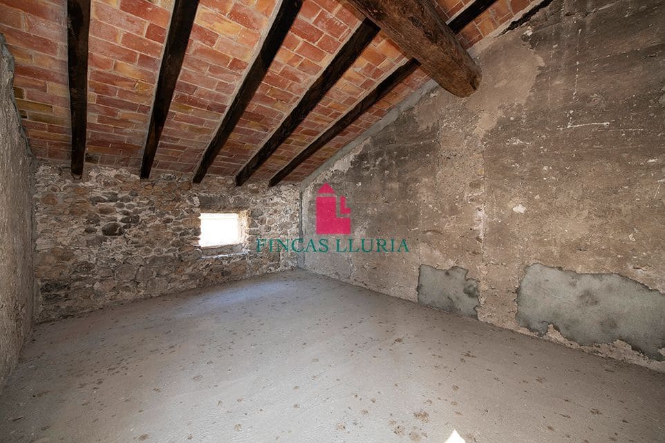 4 Zimmer Villa zu verkaufen in Crespia - 140.000 € (Ref: 9978191)