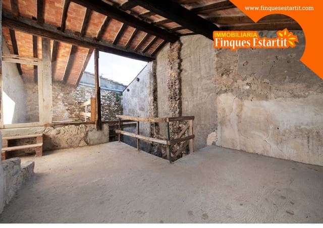 4 slaapkamer Villa te koop in Crespià - € 140.000 (Ref: 9978191)