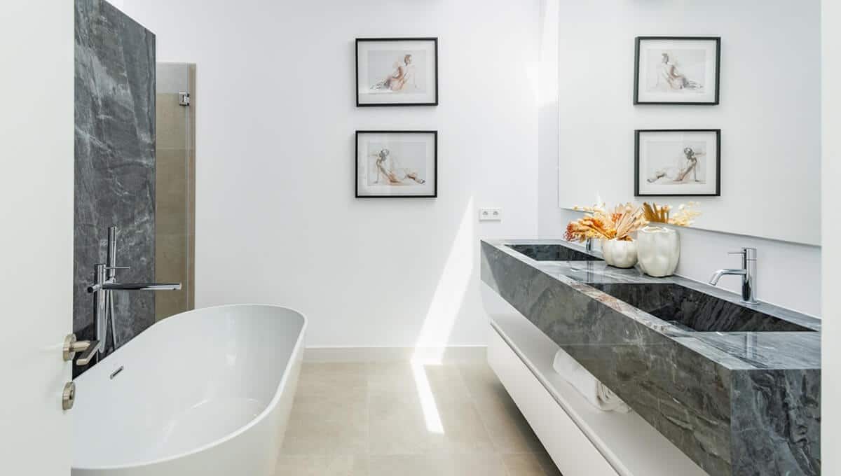 5 bedroom Villa for sale in El Paraiso with pool garage - € 2,300,000 (Ref: 10115419)