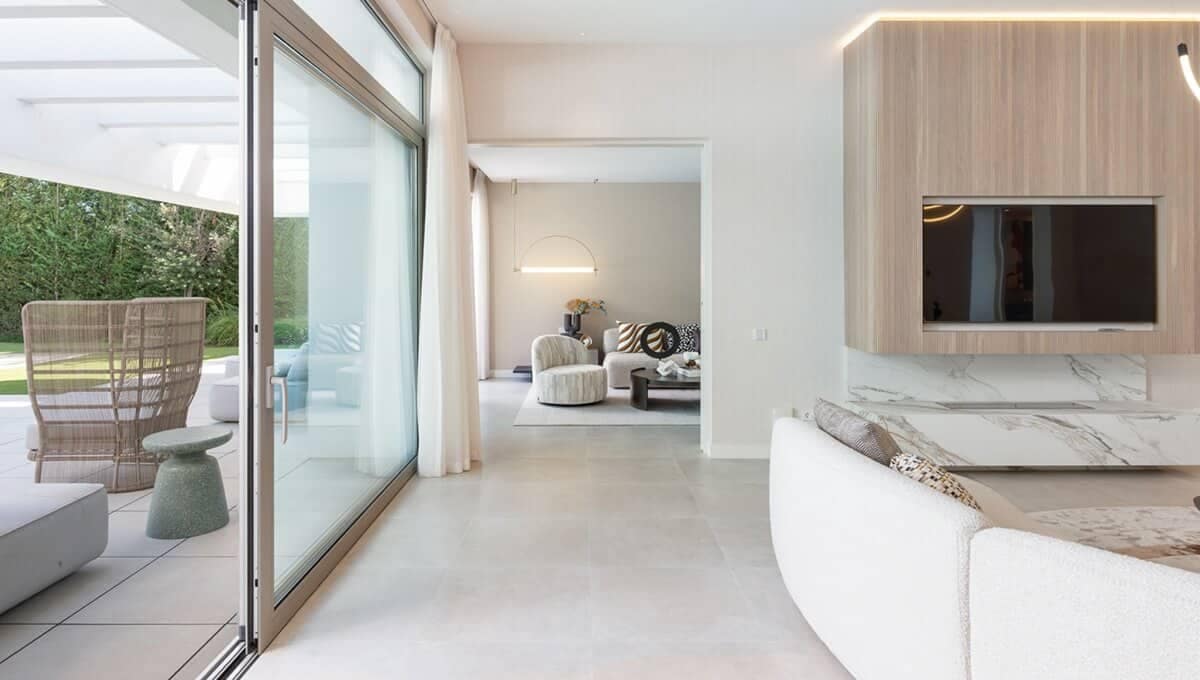 4 bedroom Villa for sale in El Paraiso with pool garage - € 2,440,000 (Ref: 10115420)