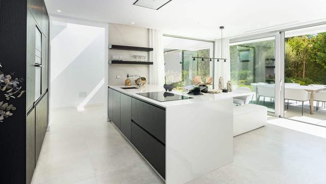 4 quarto Moradia para venda em El Paraiso, Estepona com piscina garagem - 2 440 000 € (Ref: 10115420)