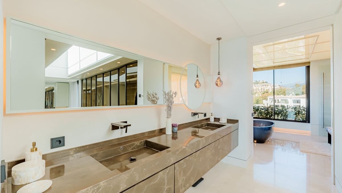 8 soverom Villa til salgs i Benahavis med svømmebasseng garasje - € 18 650 000 (Ref: 10149351)