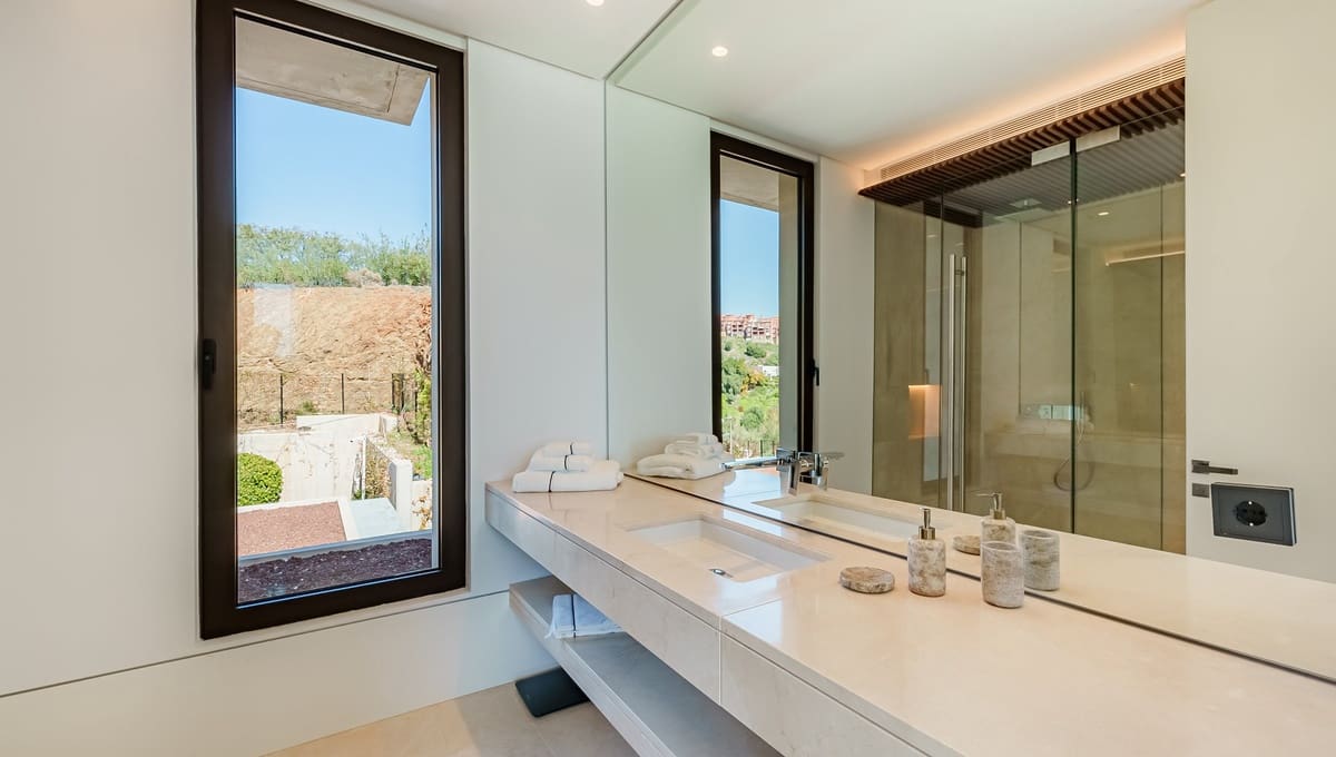 8 soverom Villa til salgs i Benahavis med svømmebasseng garasje - € 18 650 000 (Ref: 10149351)