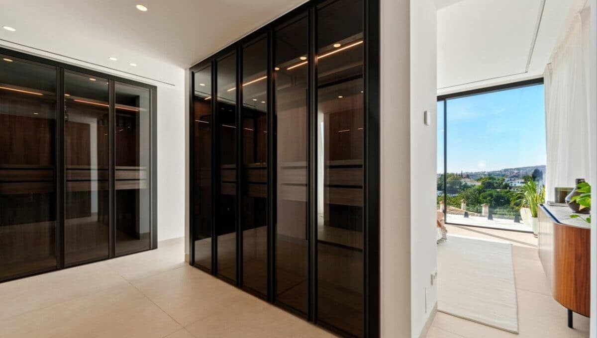 5 bedroom Villa for sale in Benahavis with pool garage - € 5,195,000 (Ref: 10149354)
