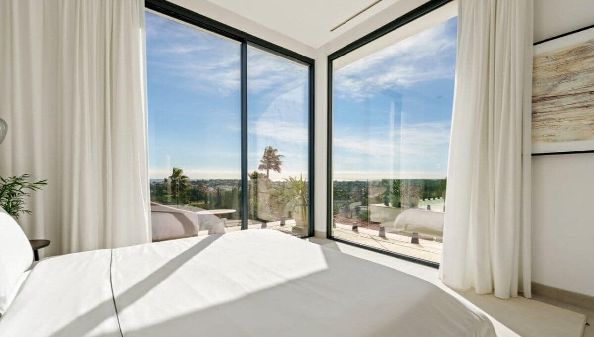 5 bedroom Villa for sale in Benahavis with pool garage - € 5,195,000 (Ref: 10149354)