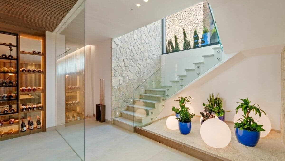 5 bedroom Villa for sale in Benahavis with pool garage - € 5,195,000 (Ref: 10149354)