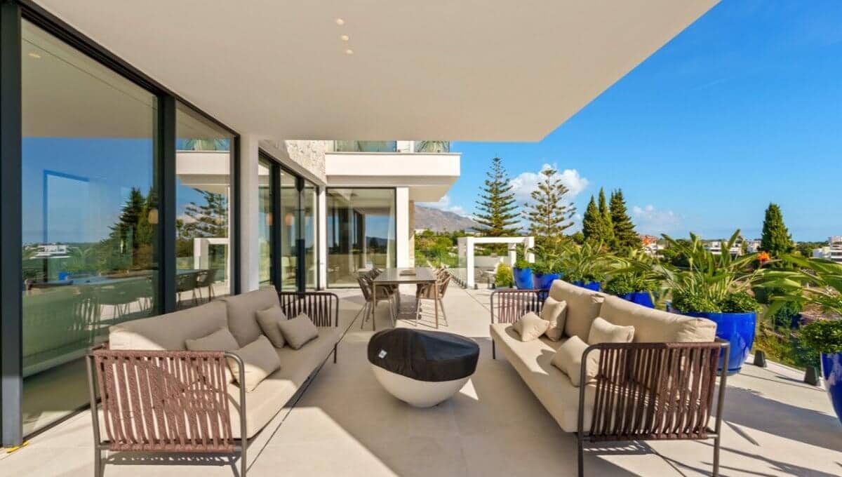 5 bedroom Villa for sale in Benahavis with pool garage - € 5,195,000 (Ref: 10149354)