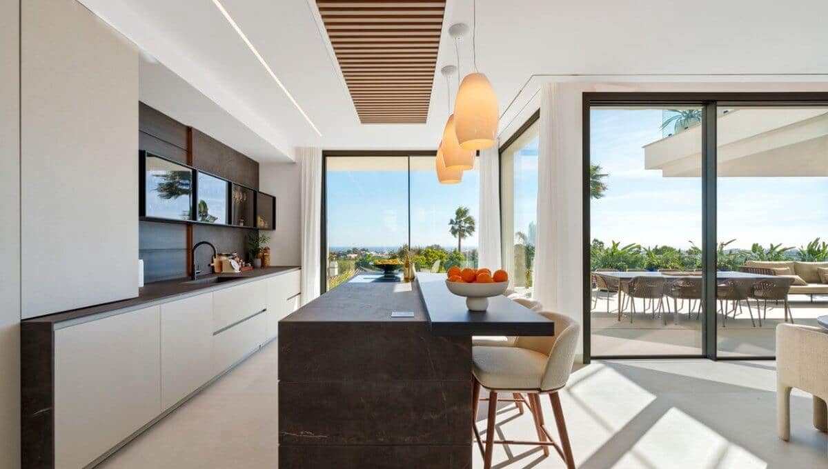 5 bedroom Villa for sale in Benahavis with pool garage - € 5,195,000 (Ref: 10149354)