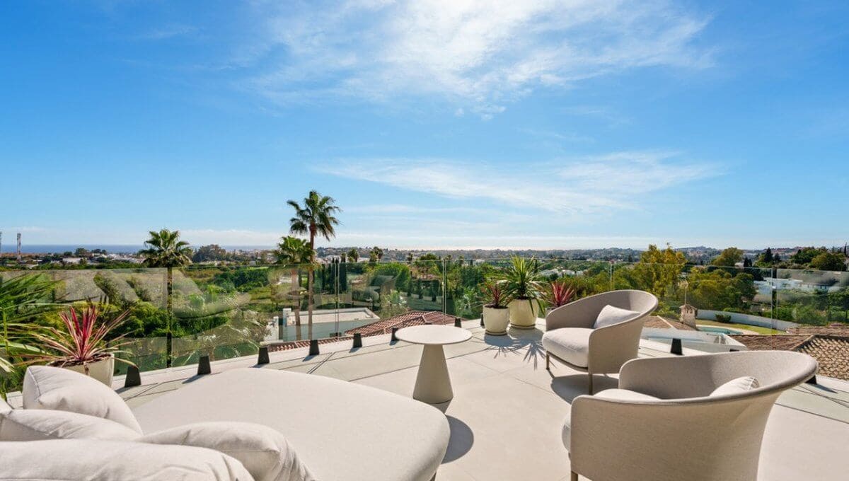 5 bedroom Villa for sale in Benahavis with pool garage - € 5,195,000 (Ref: 10149354)